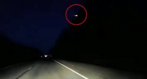 Meteorun düşmə anını avtomobilin registratoru qeydə aldı - VİDEO