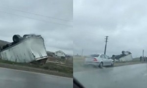 Bakıda qəza: sürücü maşında qaldı - FOTO
