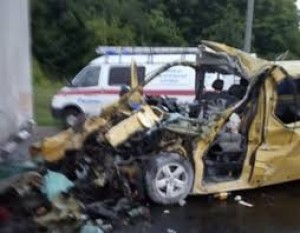 Mikroavtobus yük maşını ilə toqquşdu: 7 ölü, 11 yaralı