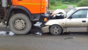 Minik və yük maşınları toqquşdu: 2 yaralı - Bakı-Qazax yolunda