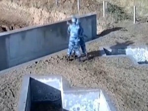 Gənc əsgərin atdığı qumbara divara dəyib, üstünə qayıtdı – VİDEO