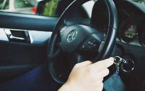 Sürücü qadınların sayı artıb