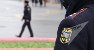 Azərbaycanda polis özünü zəhərləyib uşağı xilas etdi - İnsanlıq dərsi