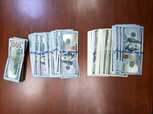 Ölkədən külli miqdarda xarici valyuta çıxararan şəxs saxlanılıb - FOTO