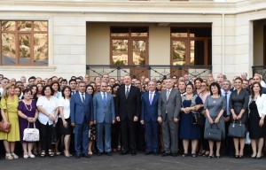 Prezident "Avtosfer.az" saytının baş redaktoruna ev verdi