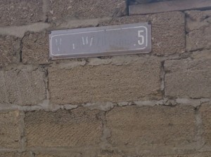 Adı naməlum olan ünvanlar: Hansı tərəfə gedək? – FOTO