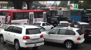 Yolayrıcını düzgün keçə bilməyənlər yol polisini günahlandırır - SƏBƏB