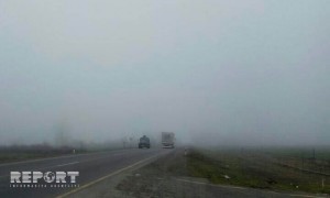 Yol polisi dumana düşən sürücülərin köməyinə gəldi - FOTO