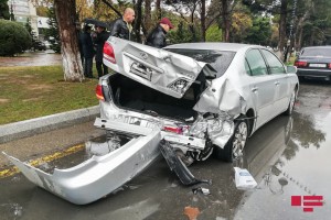 Sumqayıtda "BMW" "Lexus"la toqquşub - FOTO