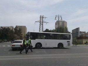 Bakıda avtobusla "VAZ" toqquşdu - FOTO