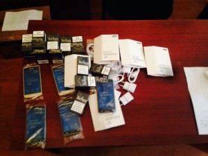 Avtomobilldən mobil telefonlar aşkar olunaraq götürülüb