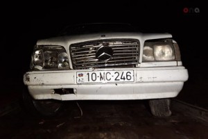 Bərdədə avtomobil su kanalına düşüb, ölən var