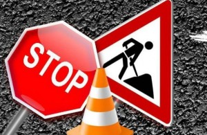 Yol qəzası zamanı dağılan təhlükəsizlik sədləri yenilənir