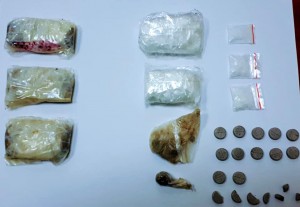 Ayaqqabısında narkotik vasitələr və psixotrop maddə keçirmək istədi