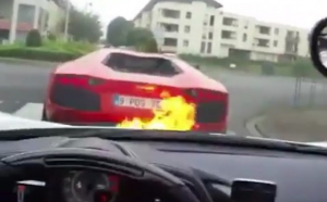 Azərbaycanlı gənc 2 milyonluq "Ferrari"ni belə yandırdı - VİDEO