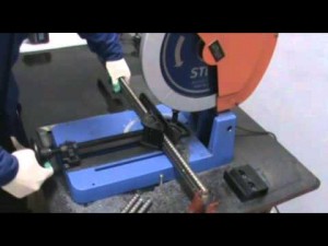 Bakıda məktəbdə laqonda ustanın sifətini kəsdi