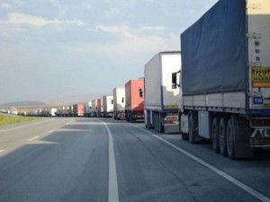 Türkiyə TIR-ları Azərbaycan üzərindən Qətərə ərzaq daşımağa başladı