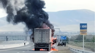 Qazaxda TIR yandı 