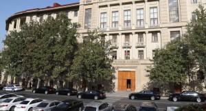 Bu gündən bu şəxslər xidməti vəsiqə və ya iş yeri barədə arayışla evdən çıxa biləcək                 -  SİYAHI