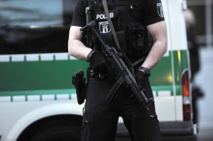 Naməlum şəxs bıçaqla klinikaya hücum edib