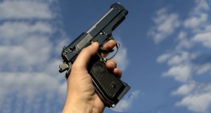 Polis tapançadan havaya atəş açan şəxsi saxlayıb