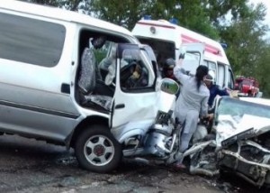 “Toyota” “Mercedes”lə toqquşdu: 2 ölü, 13 yaralı - FOTO