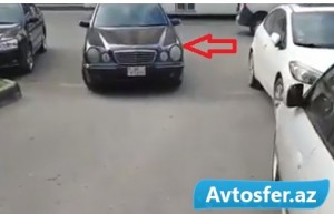 Küçənin girişini park yeri hesab edən sürücü - VİDEO