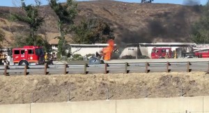 Təyyarə avtomobil yoluna düşdü