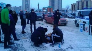 Taksi sürücüsü sərnişinə çəkmələrindəki qara görə atəş açıb - FOTO