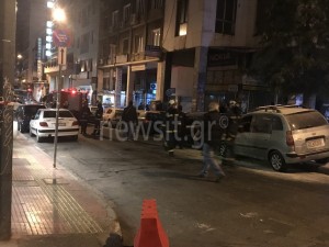 Polis idarəsinə hücum olundu: 4 yaralı