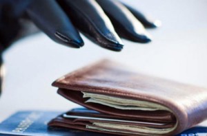 Evdən 50 min manat və 20 min dollar oğurlandı - Masallıda