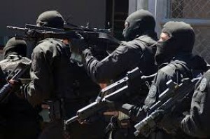 Polis yük maşınından 7 nəfərin meyitini aşkarlayıb - FOTO