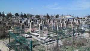 Qəbirlərin ətrafına quraşdırılmış metal çəpərlər oğurlandı – Yevlaxda