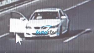 Aeroport yolunda qız özünü "BMW"dən belə atdı - ŞOK VİDEO