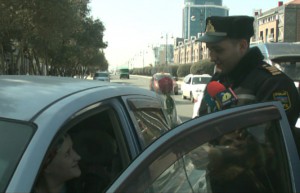 Sumqayıtda yol polisi qadın sürücüləri belə təbrik etdi – VİDEO-FOTO