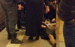 Qatar vuran qadından xəbər var - İntihar, yoxsa...