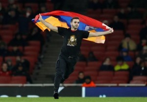 Rəşad Sadıqovdan erməni azarkeşə sərt reaksiya - VİDEO