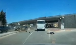 Xırdalanda maşın dilənçini havaya uçurdu - VİDEO