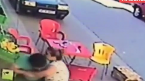 Qadın ərini küçənin ortasında bıçaqladı - ANBAAN VİDEO