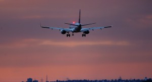 Təyyarənin döşəməsində 2 saat uçdular