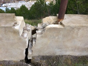 Teleqüllənin yaxınlığında çatlar böyüdü: eni 1, dərinliyi 6-7 metrə çatdı - FOTO