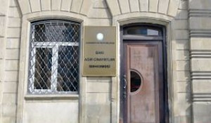 Prokuror ər-arvadı vurub öldürən keçmiş DSMF əməkdaşına cəza istəyib