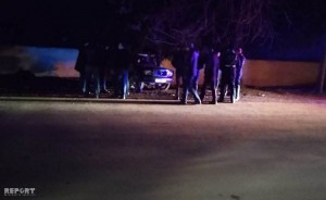 Avtomobil ağaca çırpıldı: 2 nəfər yaralanıb - FOTO