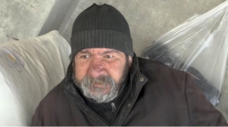 Tikintidə yatan 65 yaşlı şəxs: “Övladlarımı biabır etmək istəmirəm“ - VİDEO