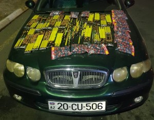 Yük yerində pirotexniki vasitələri gizlədərək keçirmək istədi