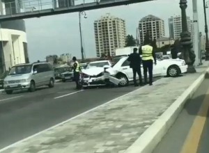 Heydər Əliyev prospektində yol qəzası - VİDEO