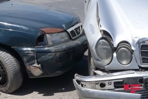 Sabunçuda iki maşın toqquşub - FOTO