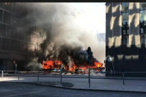 Paytaxtda qazla işləyən avtobus partladı - ŞOK GÖRÜNTÜ