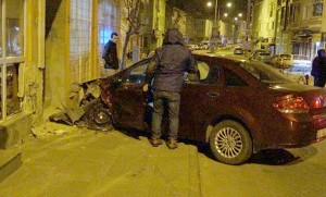 Yeni sürücülük vəsiqəsi aldı, sərxoş vəziyyətdə qəza törətdi - FOTO