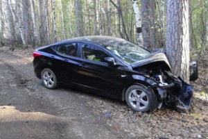 Maşın ağaca çırpılıb, sürücü xəsarət alıb - Cəlilabadda